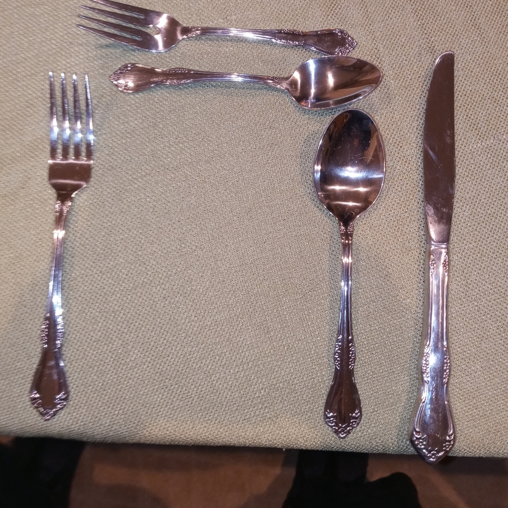 Oneida stainless steel flatware 85 piece set